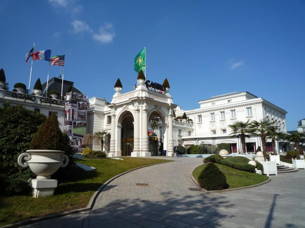 Aux Meubles Du Manoir Aparthotel Aix-les-Bains Kültér fotó