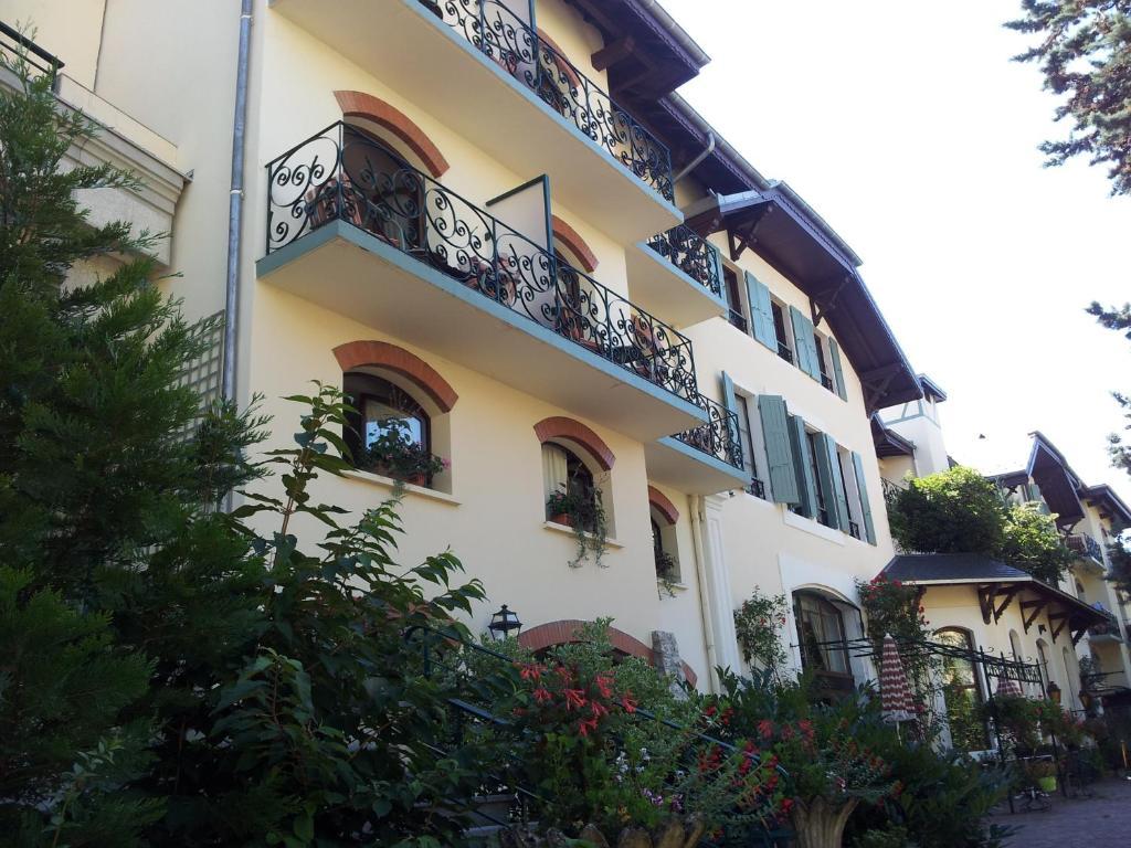 Aux Meubles Du Manoir Aparthotel Aix-les-Bains Kültér fotó